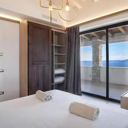 Divina - Divina Con Piscina E Vista * Castelletto Di Brenzone