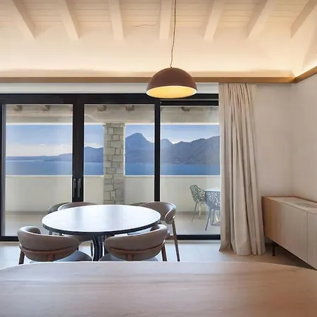 Divina - Divina Con Piscina E Vista * Castelletto Di Brenzone